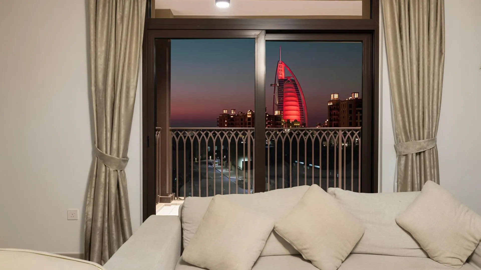 Spectacular 2Br Apartment Full Burjalarab View Dubai